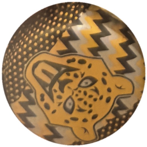 Jaguar sur zigzags jaunes
