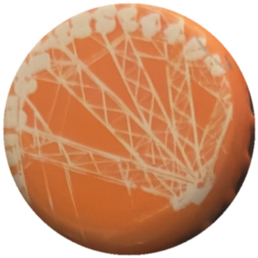 Grande roue blanche sur orange