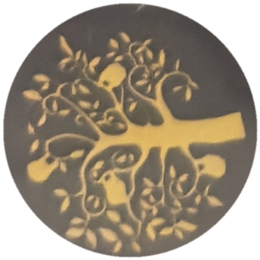 Arbre jaune sur gris