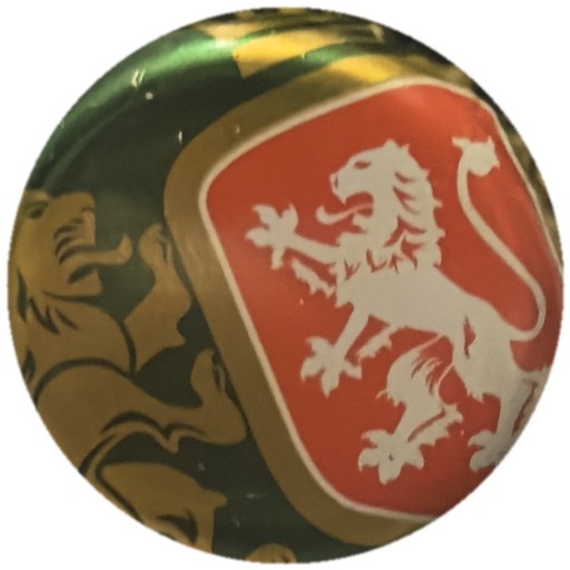 Lion blanc sur écusson rouge (vert)