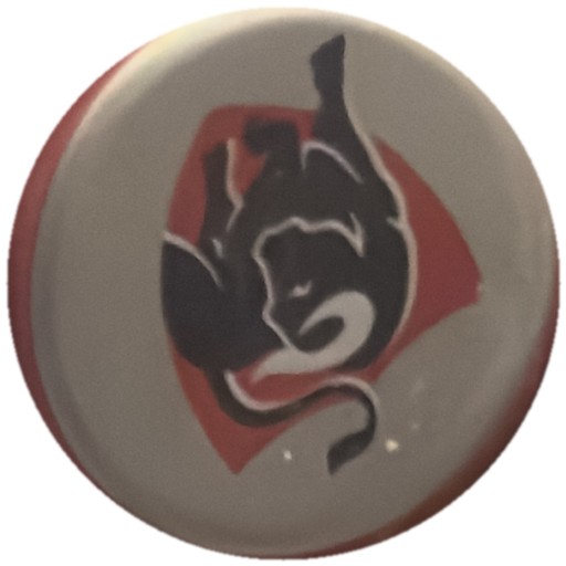 Diable noir sur losange rouge, fond gris