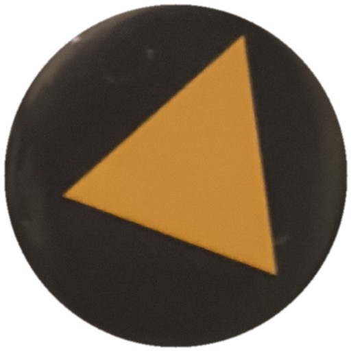 Triangle jaune sur noir